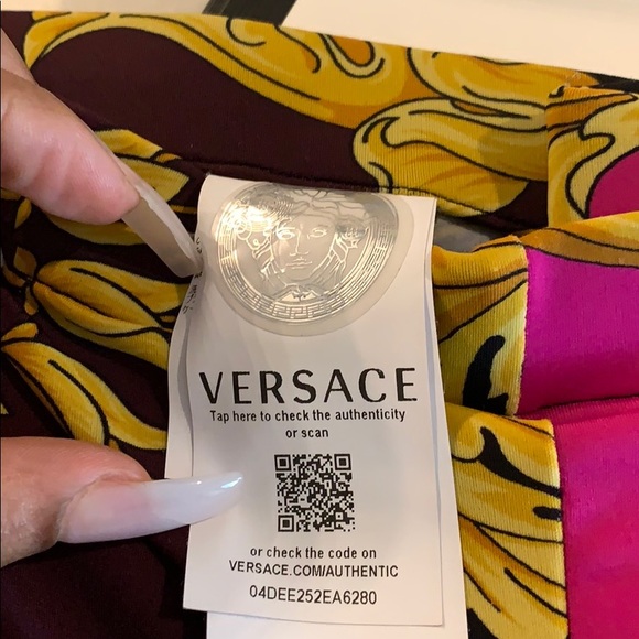 Versace - Picture 5 of 6